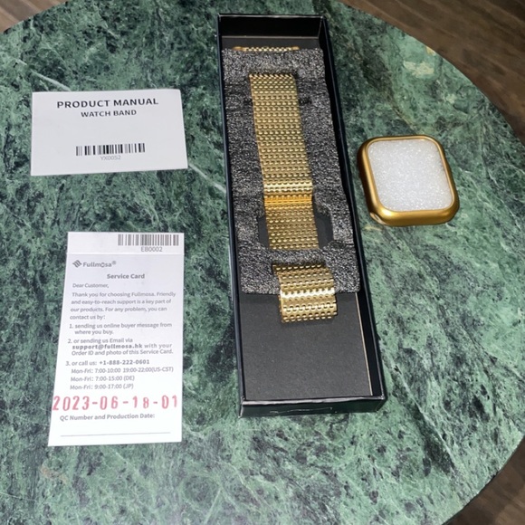 Golden Apple Watch band - Picture 4 of 4